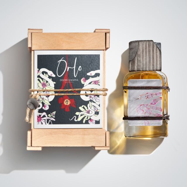 "Orlo (hem, edge) is one of three fragrances in the Versi collection inspired by poems, here one by Sylvia Plath. It shares with Le Mat a plangent floral note that I like very much and attribute to chamomile (possibly in error, since none is listed in the materials). Orlo feels very classical, with animalic swagger reminiscent of the old Dioressence, but immersed in a swirl of floral and spicy notes. The drydown is unusually good." Luca Turin April 2025