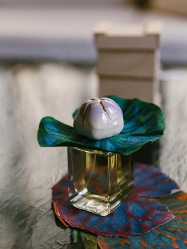 Mauna

"In the total silence, the mind meets the eternal."
Jiddu Krishnamurti

A new blog post about Mauna is up on our website: you will find a link to it in our bio.

#mendittorosa #profumo #parfum #nicheperfume #perfume #fragrance
